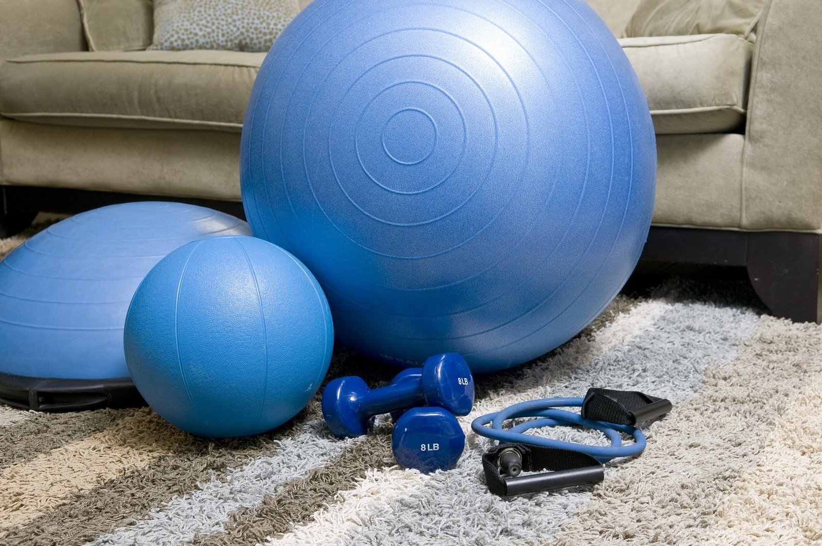 home-fitness-equipment-1840858-1920